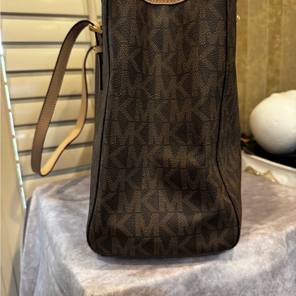 Michael Kors Brown and Tan Signature Tote NEW - Picture 4 of 15